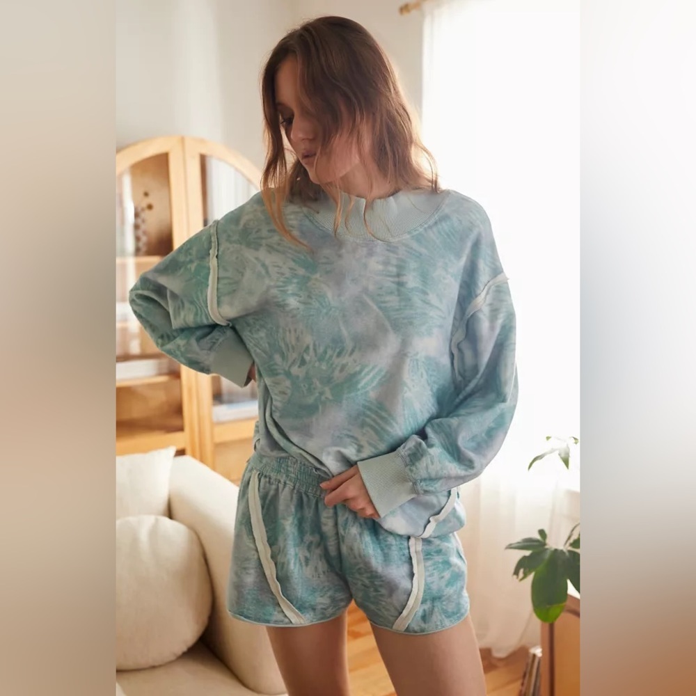 NEW Urban Outfitters Out From Under Seamed Pullover Sweatshirt in Blue Tie Dye - Picture 1 of 4